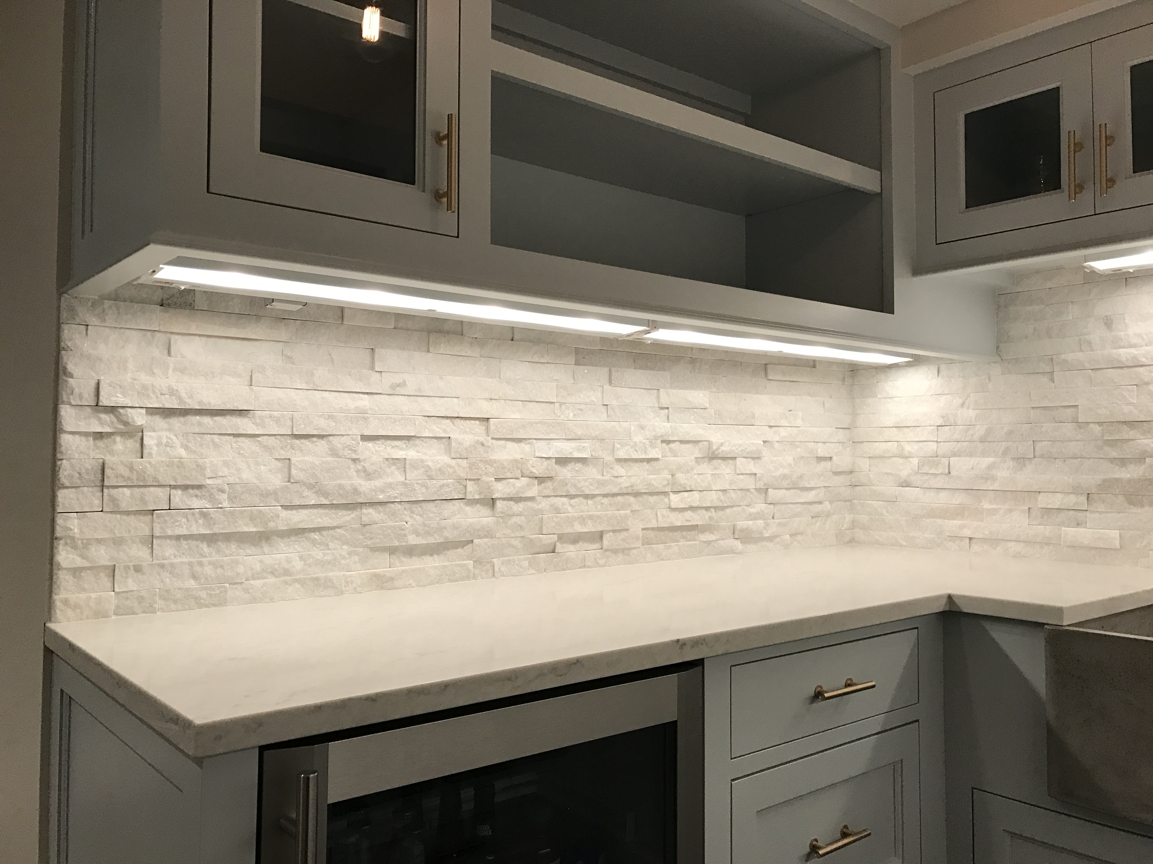 White Ledgerstone Backsplash Tile