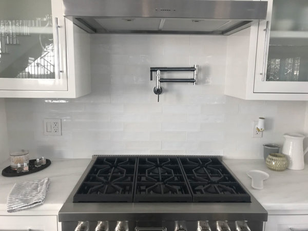 White Gloss and Matte Subway Backsplash