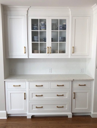 LG Viaterra Cirrus Quartz with Akdo Birch White Ceramic Subway tile backsplash